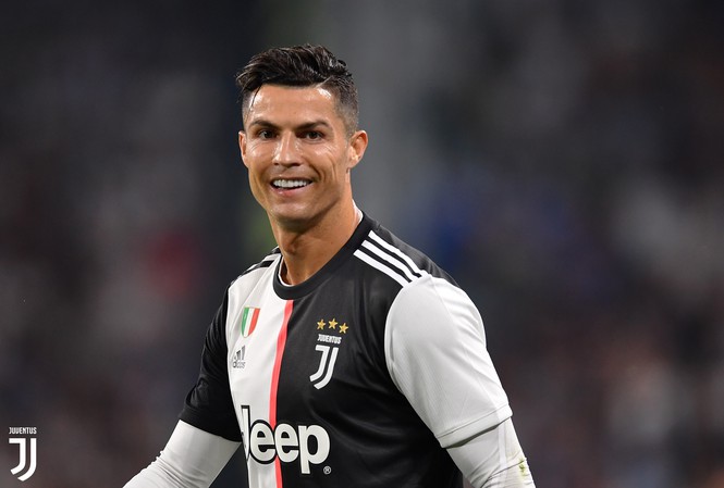 Mừng vô địch Serie A, Ronaldo sắm ngay siêu xe hàng cực hiếm